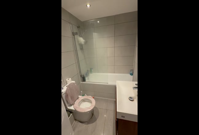 En Suit Extra Large Room ( Like Studio )  Main Photo