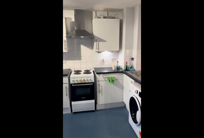 Pro 4 Bed Flat Share, Bills Inc, Available Now Main Photo