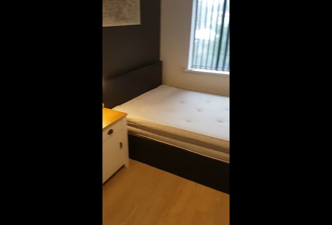 🧡FAB Large En Suite | Comfy Modern House Main Photo