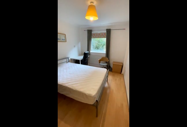 &pound;953 pcm + bills | Zone 2 | Great transport links  Main Photo