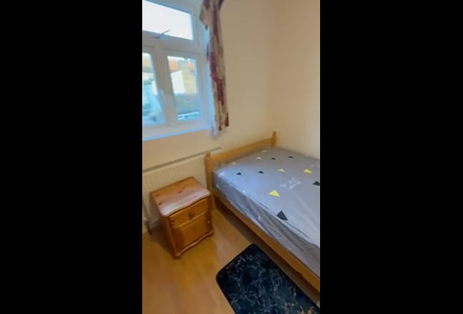 2 En-suit & one double rooms  available at Leyton  Main Photo