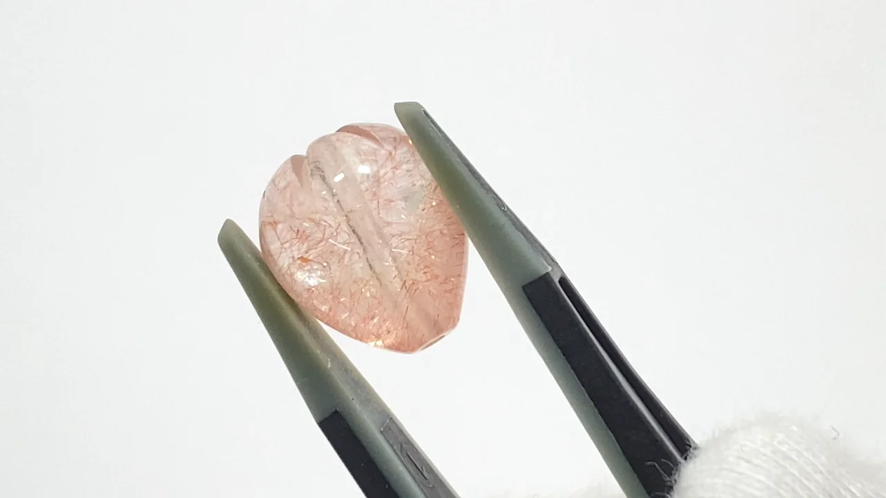 動画】【1点もの】天然ストロベリークォーツAAA イチゴ型 ビーズ 1粒