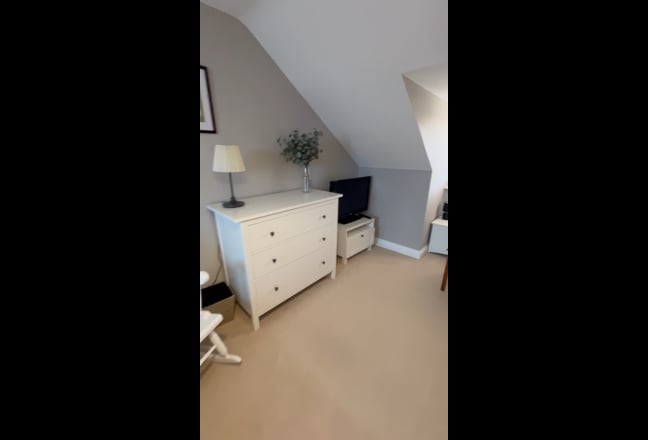 Large double room with en-suite Main Photo