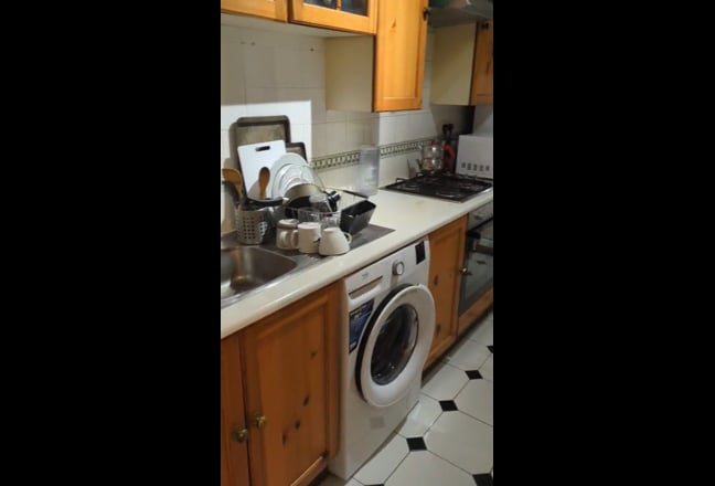 Spacious double room near chalk farm  Main Photo