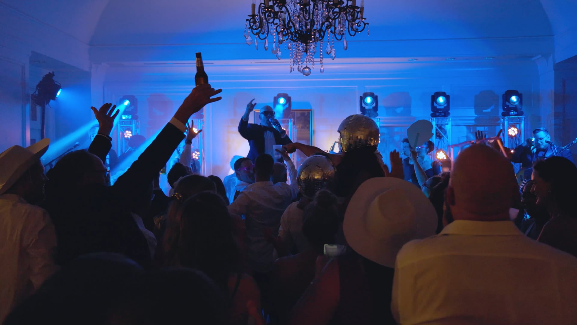 Guests Sing Along - Kansas City Wedding