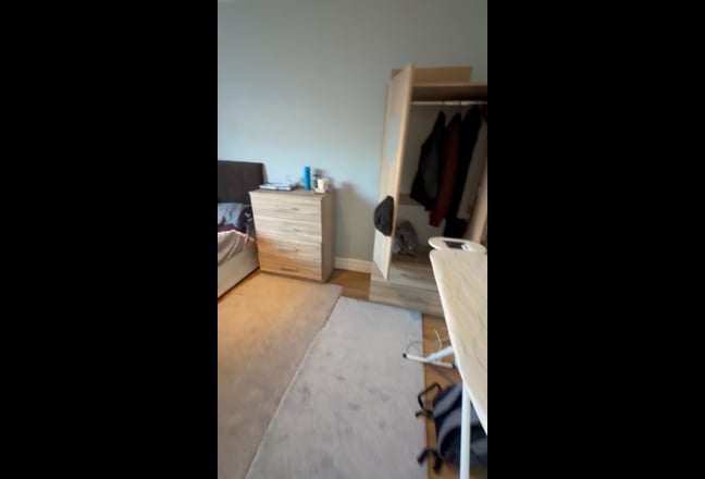 Spacious double room available  Main Photo