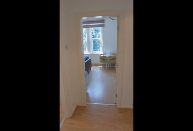 Mid-Floor 2-Bed Flat – Fallowfield, Manchester Main Photo