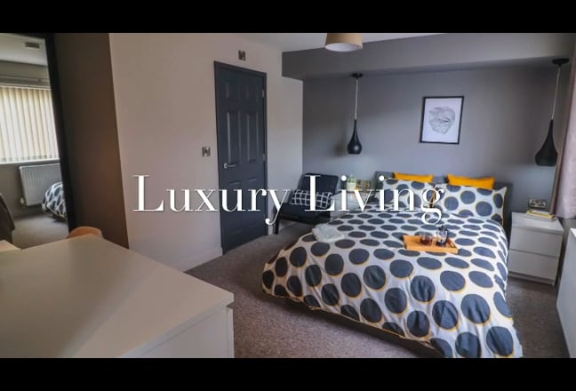 Double ensuite room in Stunning Modern House Share Main Photo