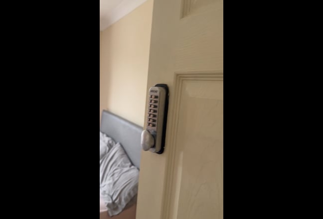 Double room with ensuite near Solihull Main Photo