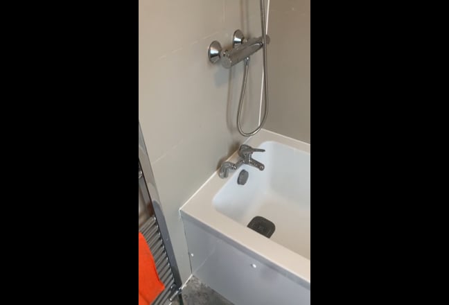 Double and single room to let  Main Photo