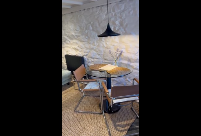 Beautiful, Self-Contained Studio - Central Penryn Main Photo