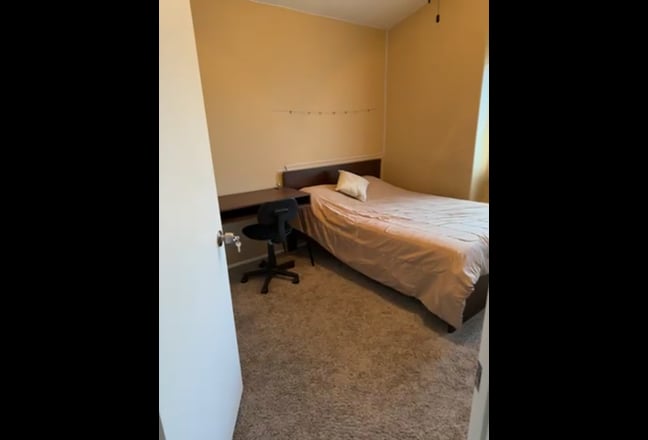 Room to rent   Main Photo