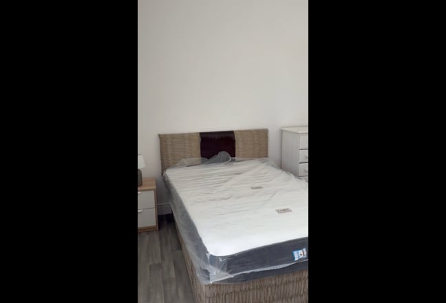 Large Double en-suite Room Main Photo