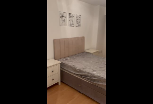 En-suite bedroom in a 2 bed flat in city centre  Main Photo