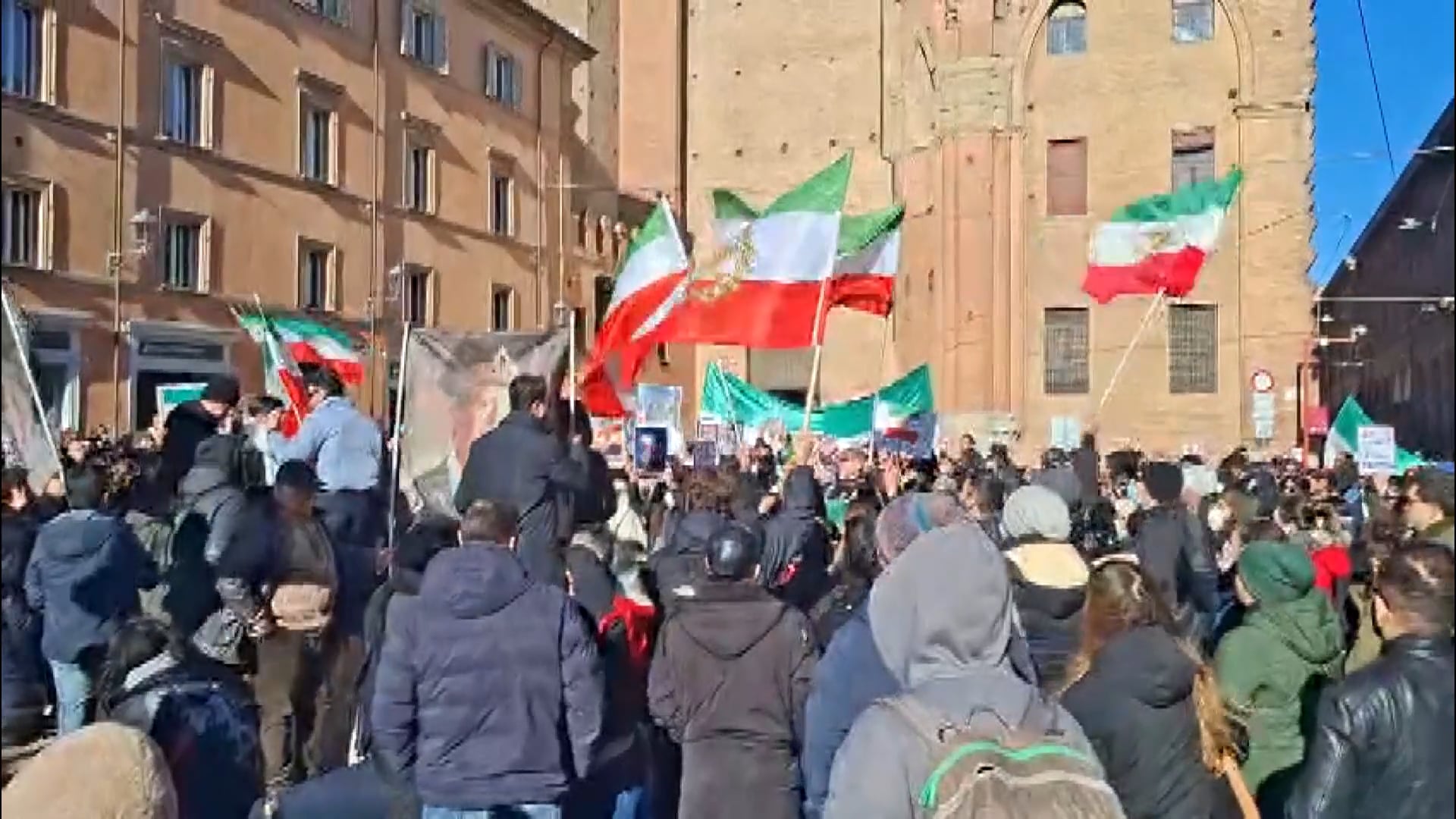 Iran libera, la manifestazione in piazza Galvani
