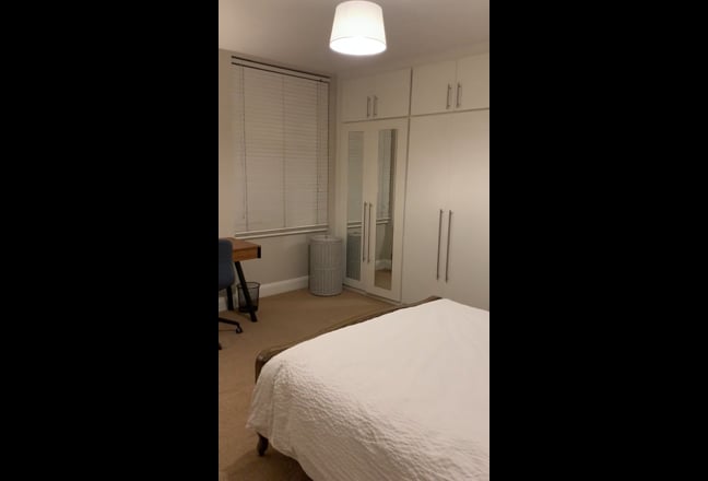 Large double room in Maida Vale Main Photo