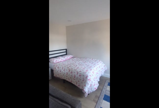 Studio with free gym access. Fantastic location Main Photo