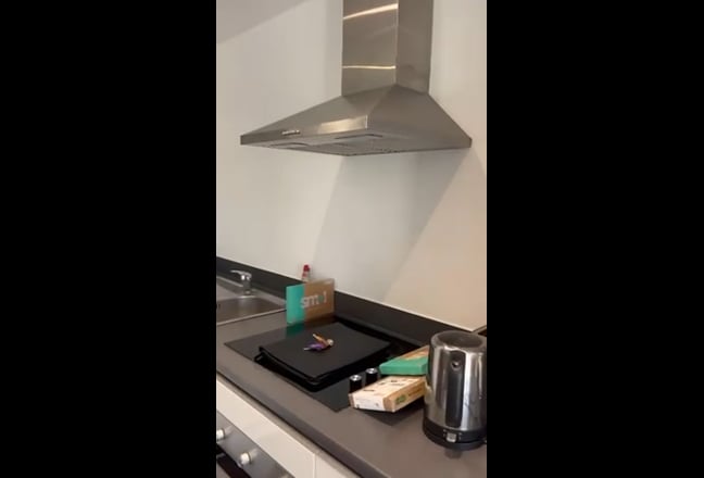 Large Furnished 1-Bed Flat, Digbeth B12 0AH Main Photo