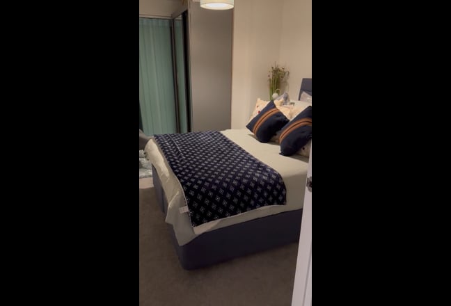 Double bedroom with private bathroom Main Photo