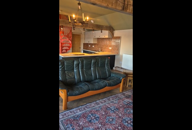 Huge 1-Bedroom Barn Conversion to Let Main Photo