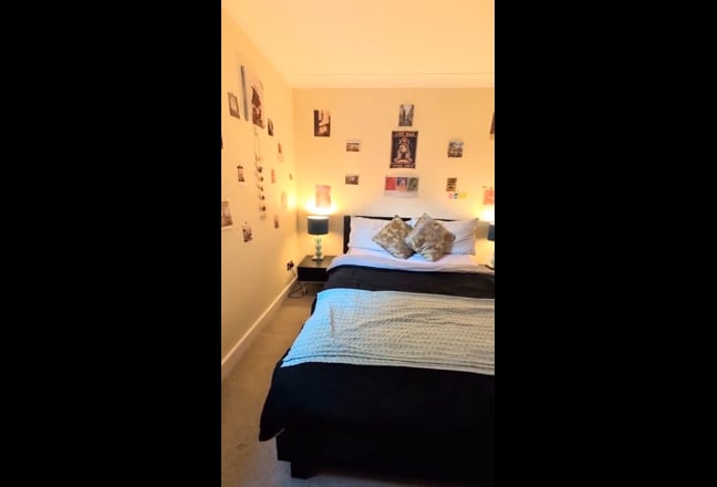 Modern room in riverside central London flat Main Photo