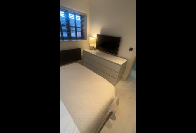 Stylish and comfortable double bedroom  Main Photo