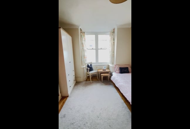 Spacious double bedroom near Watford Junction Main Photo