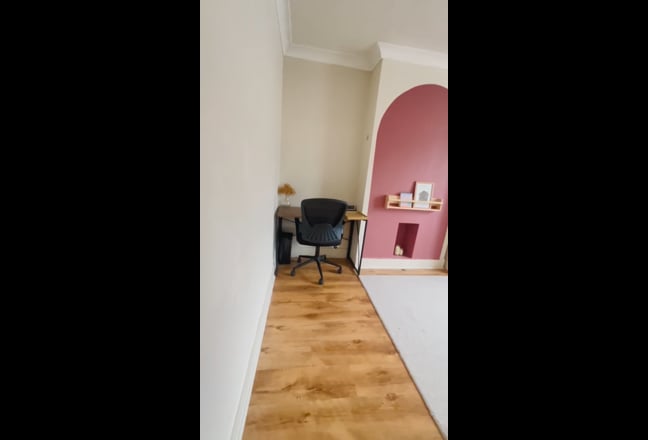 Spacious double bedroom near Watford Junction Main Photo