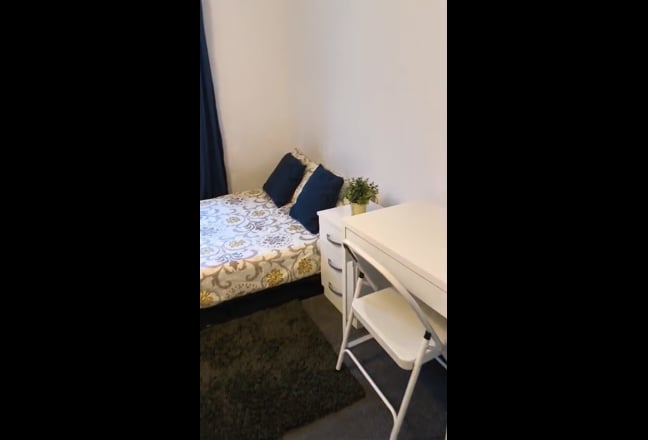 🏠Great Location, 30 seconds from the Station🏠 Main Photo