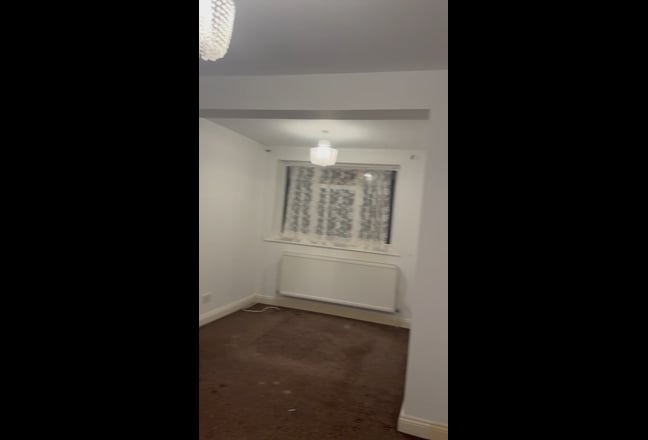 🌸 2 Rooms Available in Family Home – SL3 |🌸 Main Photo