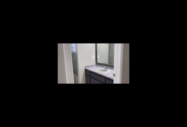 1 private Bedroom /Bath + Garage, all included Main Photo