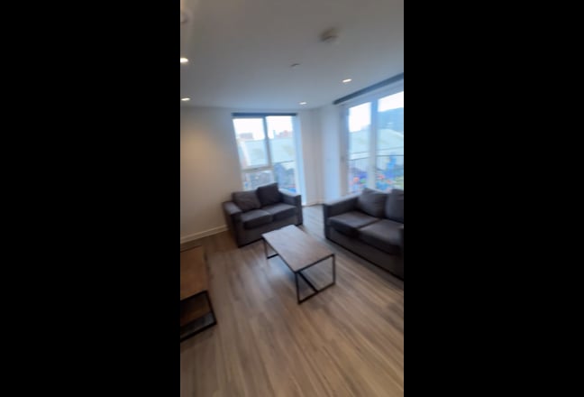 Looking for a flatmate  Main Photo