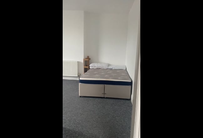 Double bedroom Available  Main Photo