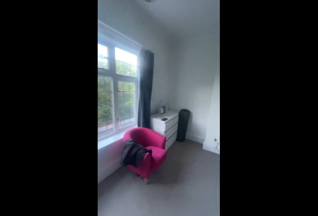 CB2 Double room easily access to center Main Photo