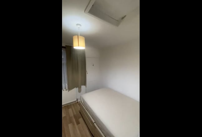 Large Furnished Bedsit – Prime Location Main Photo