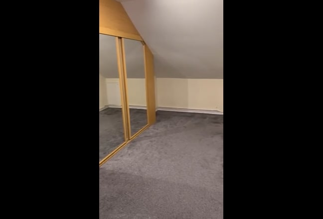 Loft room with ensuite to rent in family home Main Photo