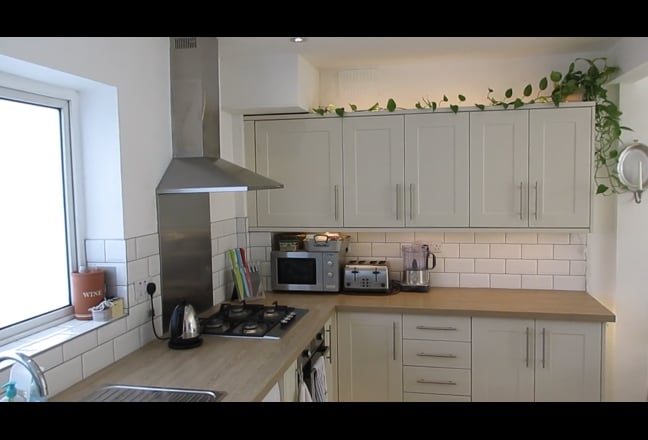 Bright double room in quiet road Main Photo