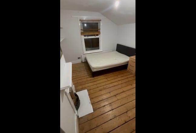 Double Room Close to Uxbridge Town Centre  Main Photo