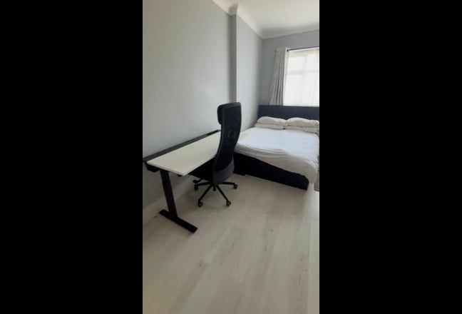 Beautiful Double Bedrooms - House Share Main Photo