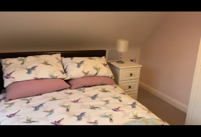 Large double en-suite room in spacious house Main Photo