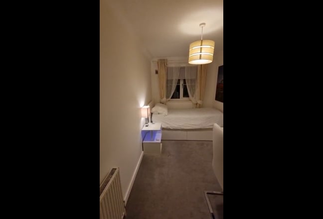 Elegant & Spacious Single Room. Main Photo