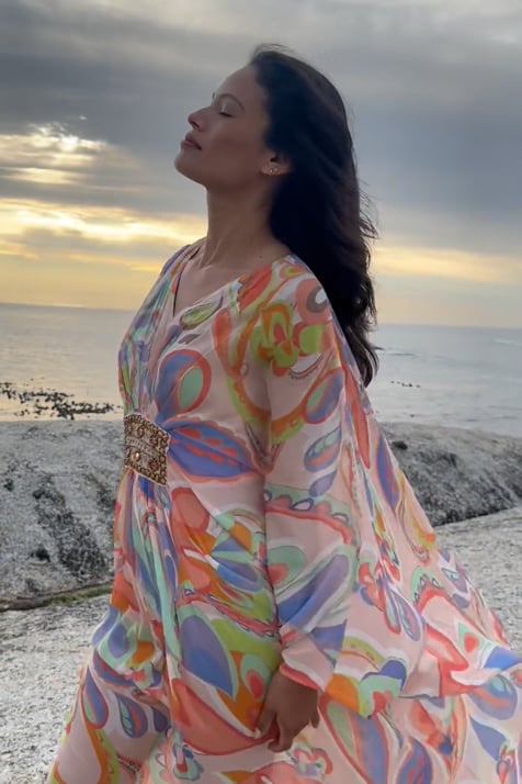 Vidéo: Caftan Long Varda