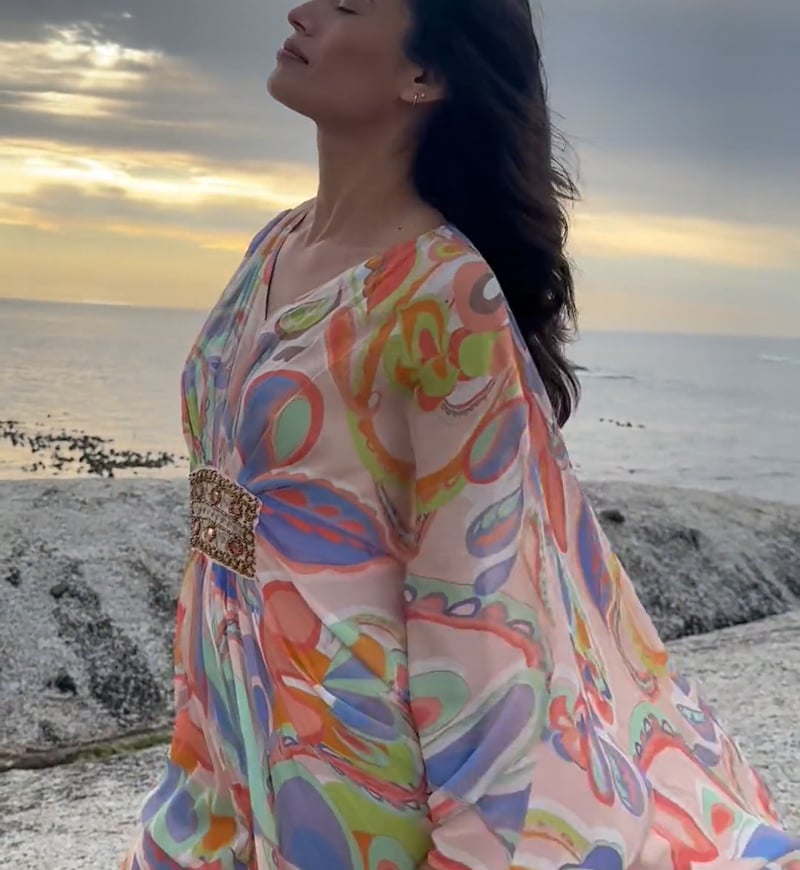 Vidéo: Caftan Long Varda