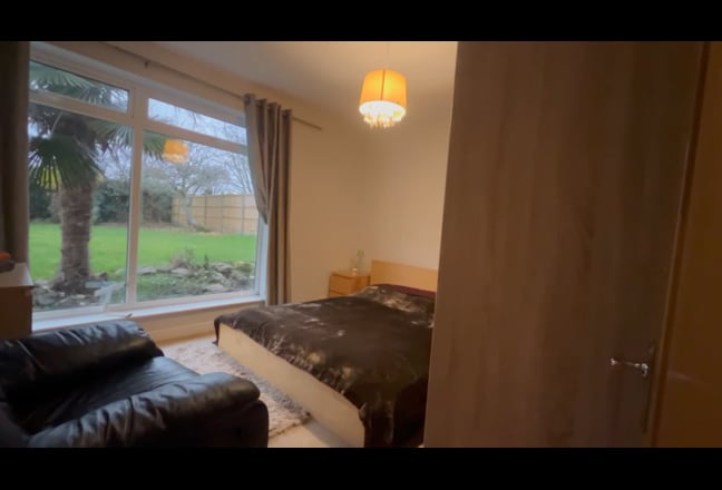 Bright & Spacious KS room Oadby  New mattress  Main Photo