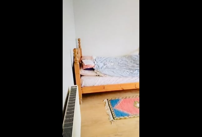 Rooms in spacious house  Main Photo