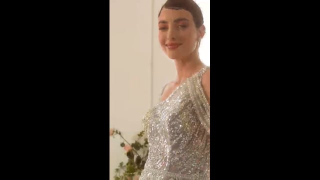 Vestido Longo Prata com Brilho, Um Ombro Só e Fenda