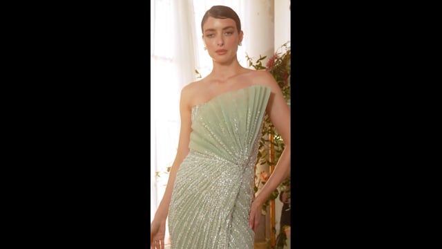 Vestido Longo Tomara que Caia em Paetê com Detalhe Abanador Verde