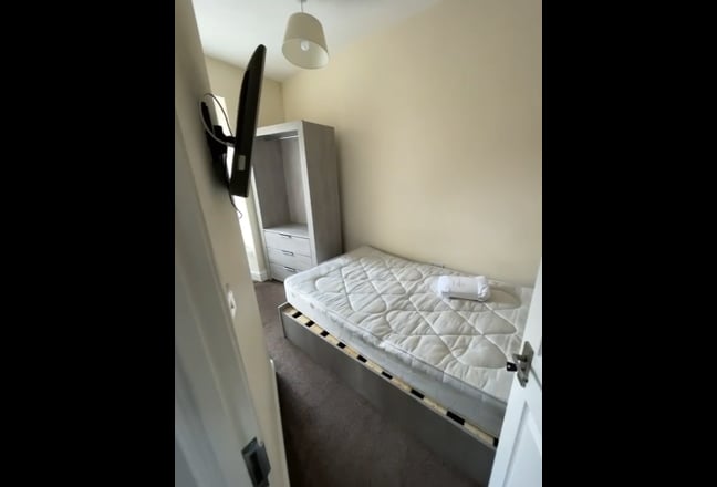 Tenancy Takeover B29 Main Photo