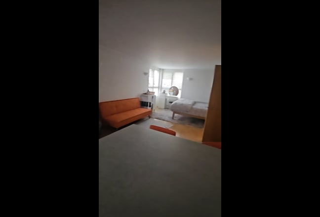 Bright Studio - All Bills + Parking Main Photo