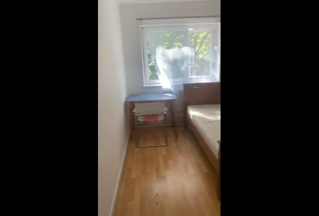 Spacious double room by Clissold Park Main Photo